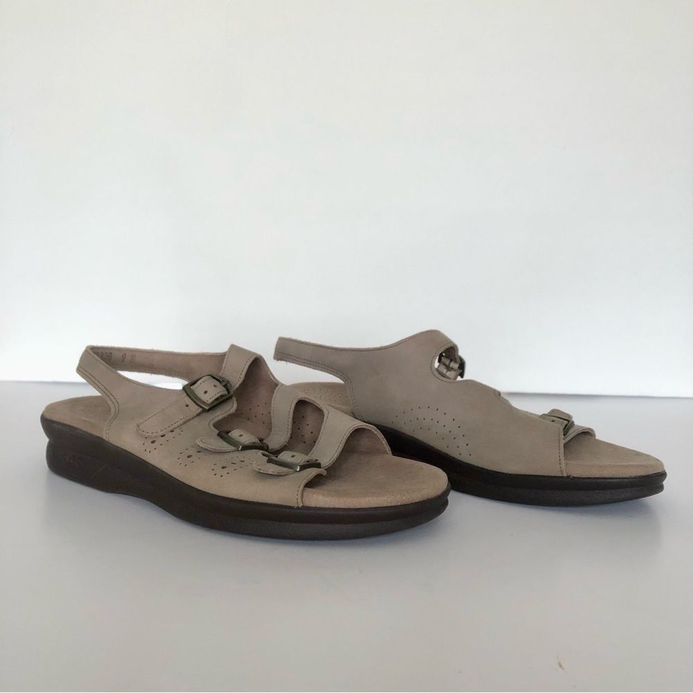 SAS Tri-Pad Comfort Tan Sling Back Buckle Strap Suede Leather Sandals Size 9
